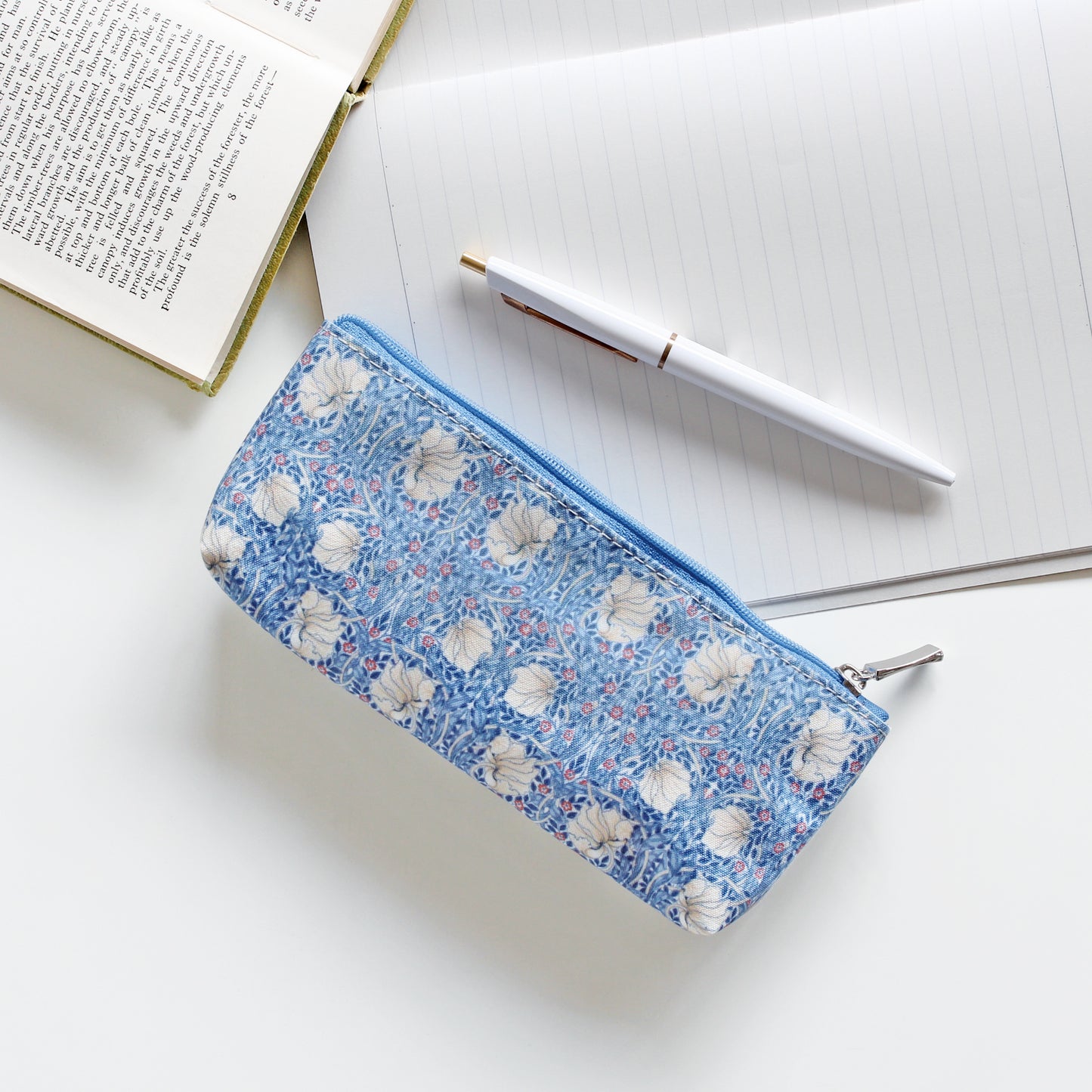 【MORRIS & CO.】SIMPLY MORRIS シンプリーモリス ペンポーチ（シンプリーいちご泥棒)