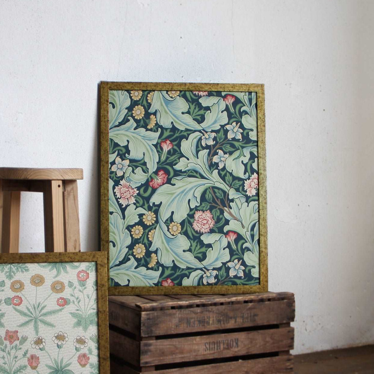 【MORRIS & CO.】壁紙額装 Lサイズ（イチゴ泥棒）